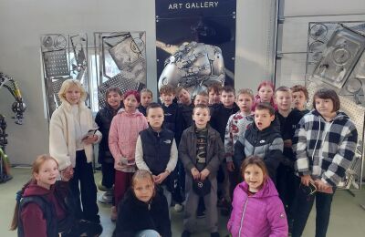 4.klase ciemojas metālmakslas galerijā Nester Custom