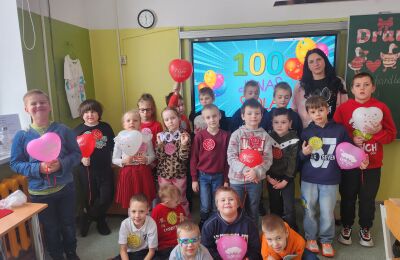 Pirmklasnieki svin 100 dienas 1.klasē