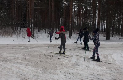 Krustpils pamatskolas skolēni sporto Mežaparkā